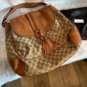 Previously loved Gucci Leather Shoulder Bag